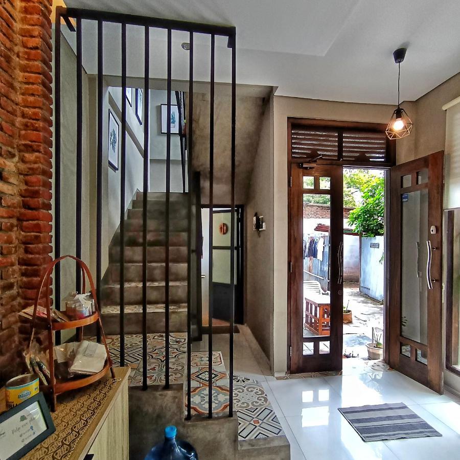 Sabi Guest House - Strategic Family -Married Couples Only- Hostel In Prawirotaman Yogyakarta Exterior photo