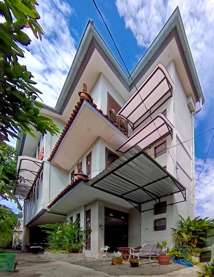 Sabi Guest House - Strategic Family -Married Couples Only- Hostel In Prawirotaman Yogyakarta Exterior photo